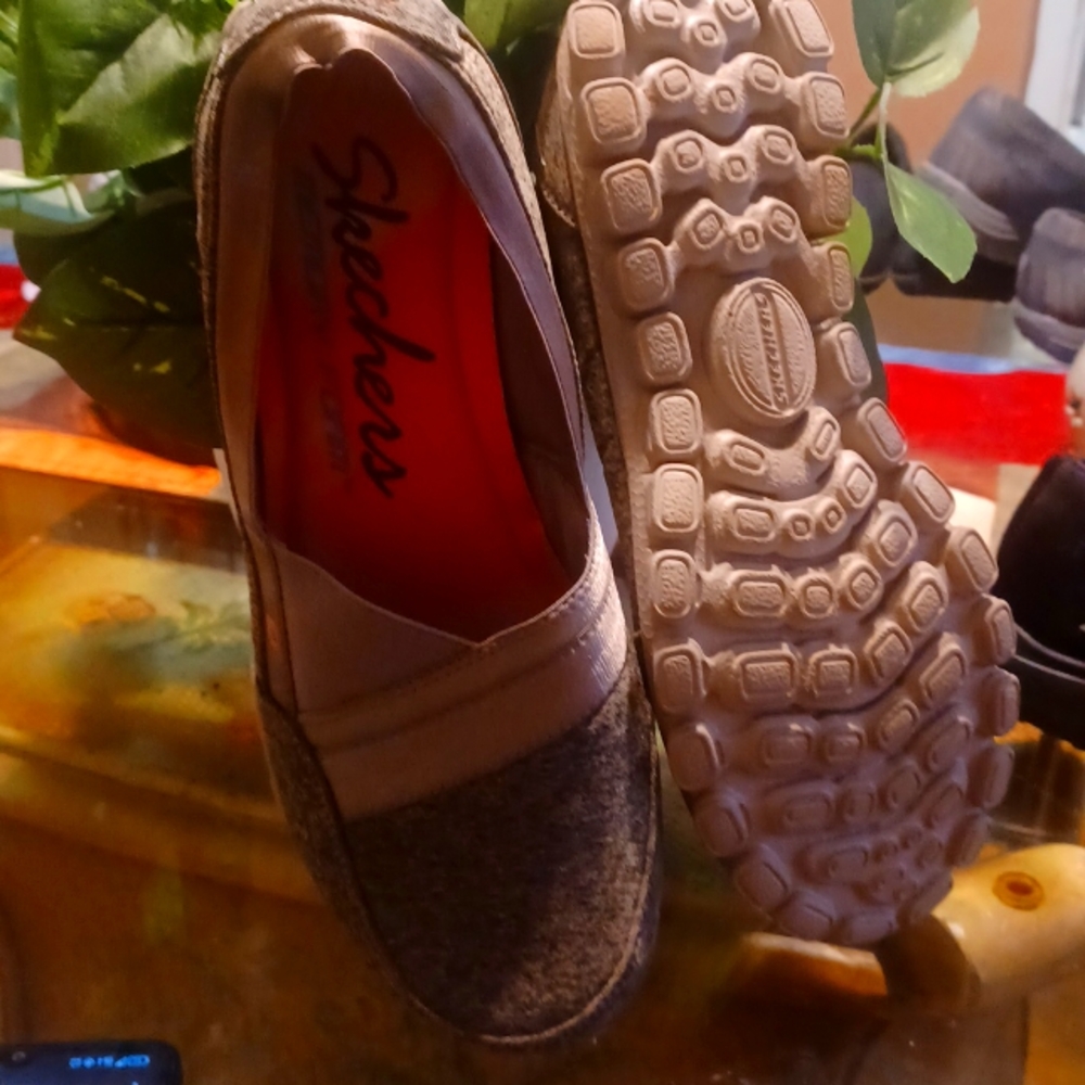 Memory foam skechers size 8.5